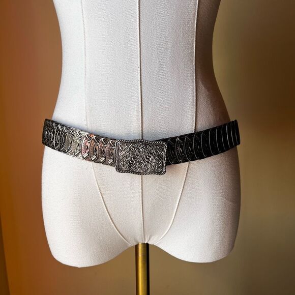 Vintage Stretchy Chain Link Concho Belt Silver Floral Embossed Boho Festival - Picture 1 of 7